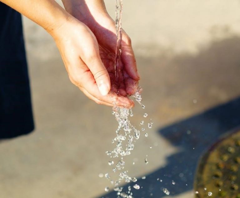 hand-water-hand-in-hand-female-163762